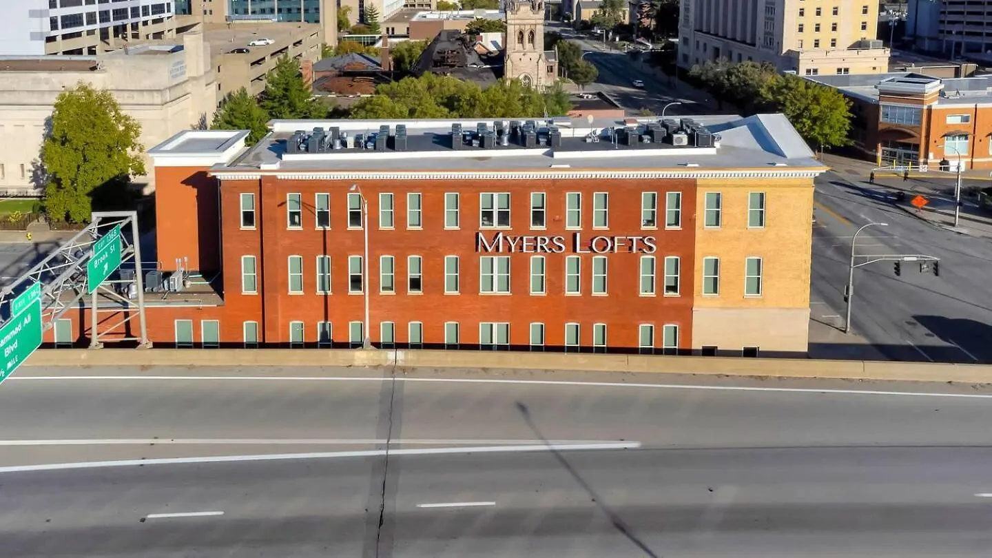 Bright And Modern Studio In Louisville # 106